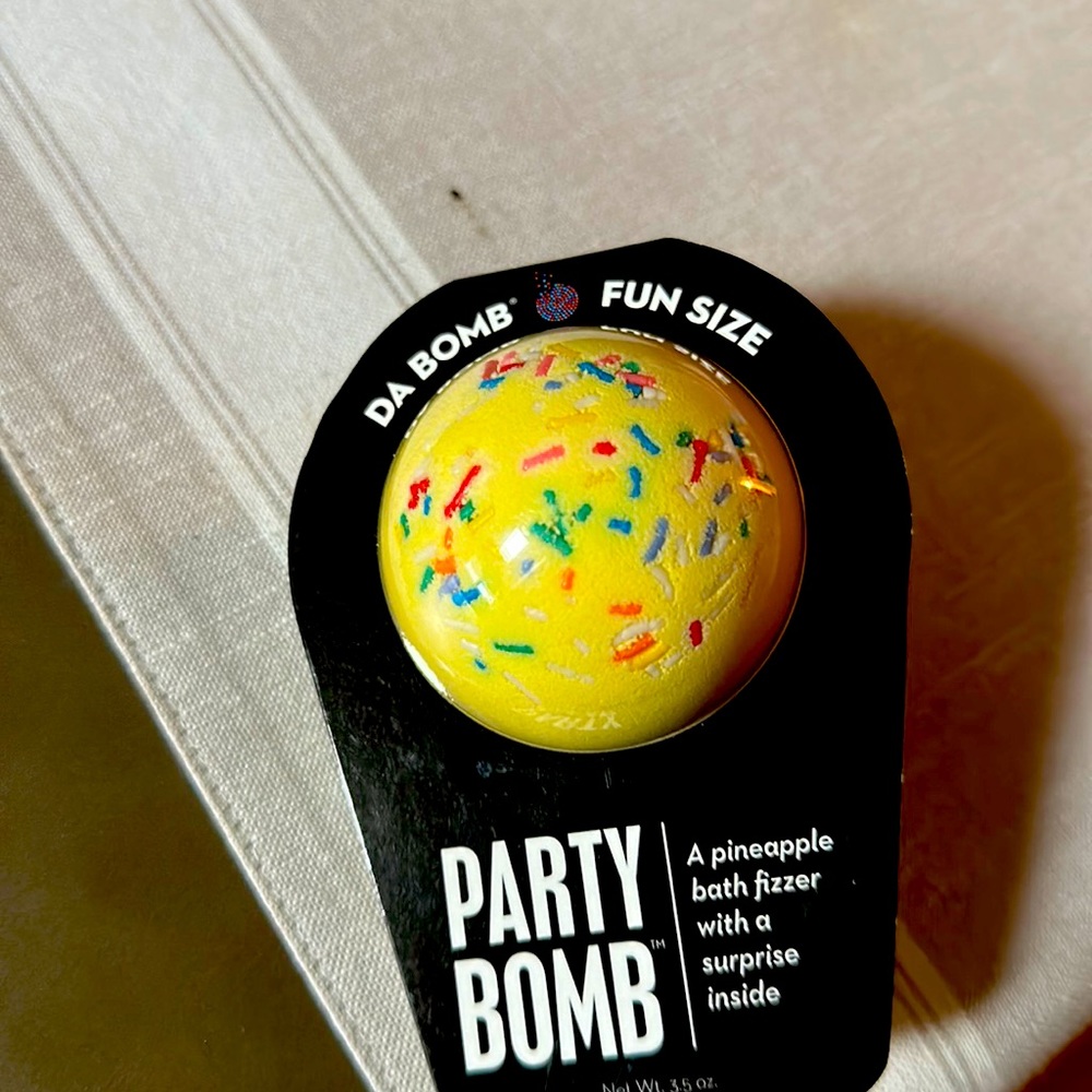 Bath bomb pineapple scented with a surprise inside